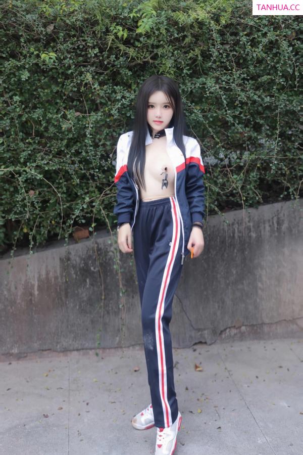   [XiuRen]高清写真图 2024.04.02 No.8335 小薯条nienie 美臀性感第63张图片